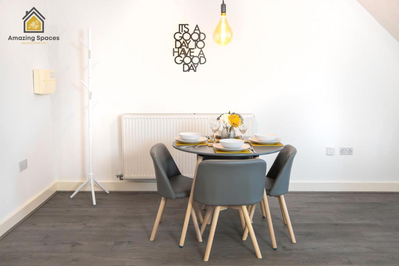 Large Unique 2 Bedroom Duplex Apartment With Private Parking & Free Wifi - Vat Qualifying By Amazing Spaces Relocations Ltd Warrington Exterior photo