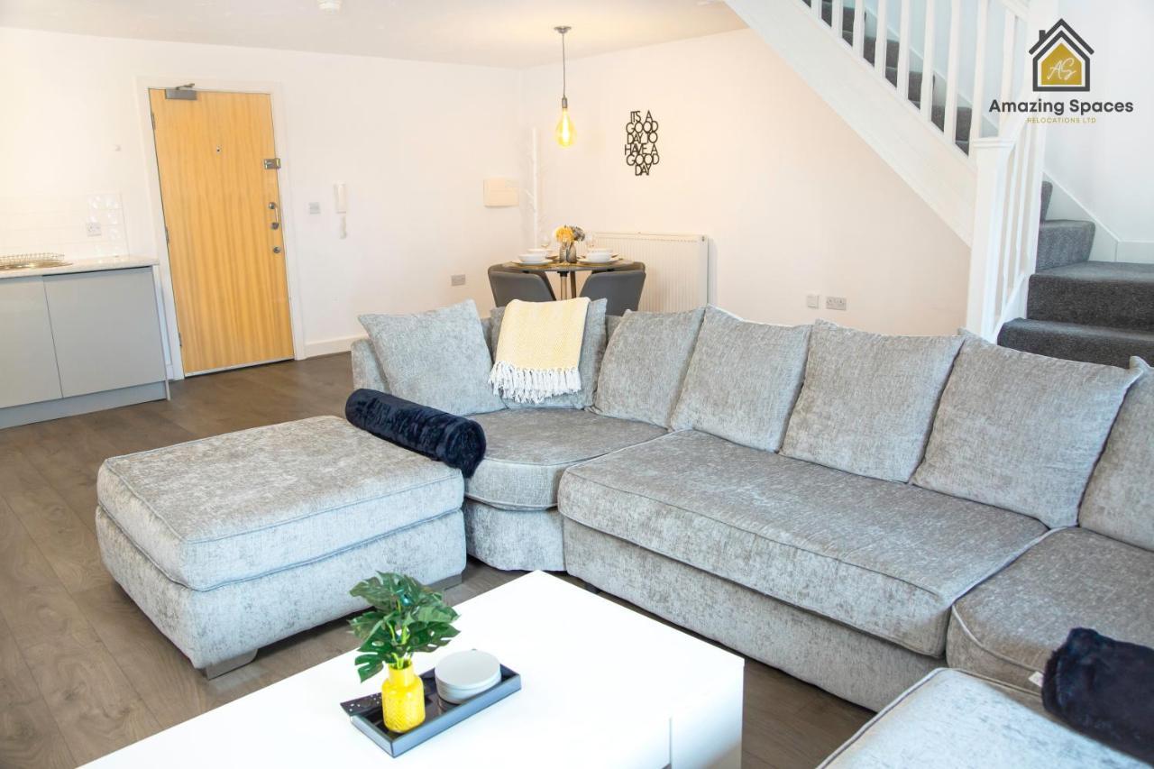Large Unique 2 Bedroom Duplex Apartment With Private Parking & Free Wifi - Vat Qualifying By Amazing Spaces Relocations Ltd Warrington Exterior photo